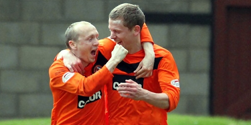 Gareth Jennings , St Johnstone v Dundee Utd, ,   Utd players celebrate Robertson,s goal