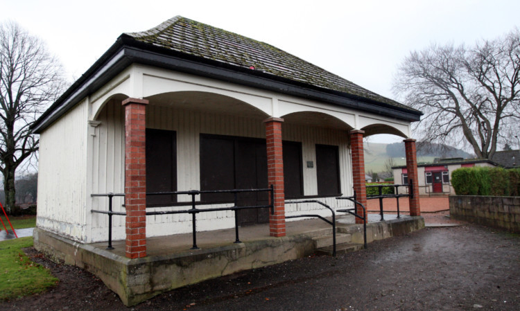 Newtyle Pavilion will be sold for £1 or rented for £1 a year.