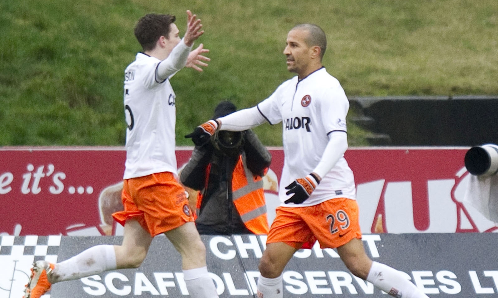 01/02/14 SCOTTISH PREMIERSHIP
PARTICK THISTLE V DUNDEE UTD (1-1)
FIRHILL - GLASGOW
Farid El Alagui (right) is congratulated by team mate Andrew Robertson after opening the scoring for Dundee Utd