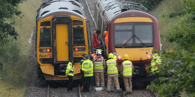 (c) David Wardle | StockPix.eu

Train derailment in Dunfermline, taking passengers to another train