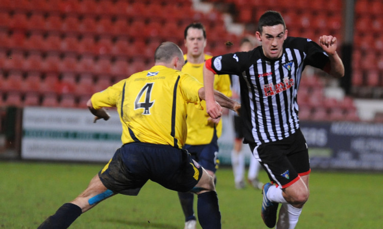 Dunfermlines Shaun Byrne tries to get past Kevin Nicoll.