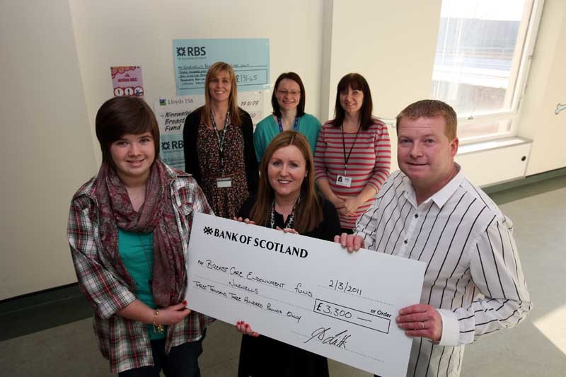 Steve MacDougall, Courier, Breast Cancer Unit, Level Six, Ninewells Hospital, Dundee. £3000 cheque presentation to Ninewells breast unit from grieving husband and kids. Dorothy Leith (56) died from breast cancer. Pictured, front left to right is daughter Keri Leith (presenting), Avril Gunning (Macmillan Clinical Nurse Specialist, accepting the cheque) and Alex Leith. Back row, left to right is Julie Lindsay (Clinical Nurse Specialist), Dr Jane MacAskill and Gemma Bosch (Communications).