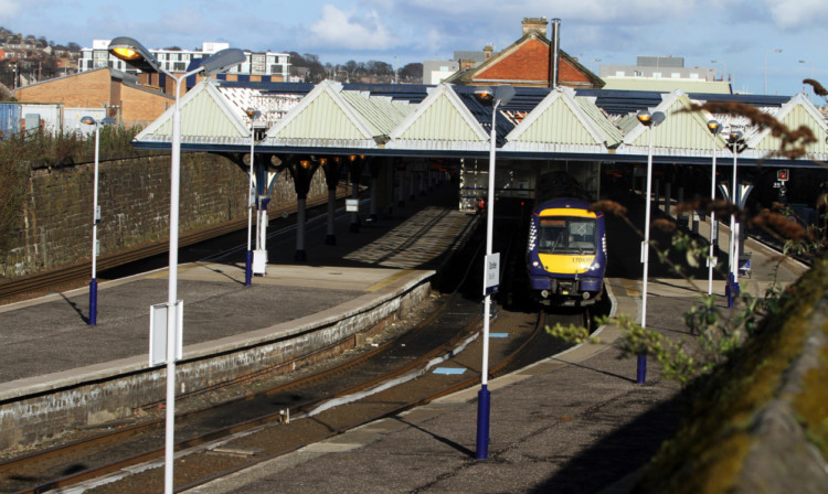 Dundee Railway Station, with platform four on the left, where a man fell on to the tracks