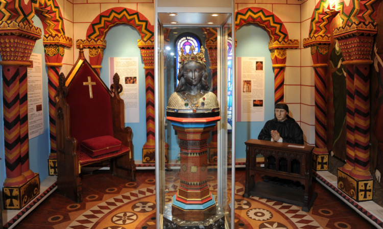 The head shrine of Queen Margaret in Abbot House, before it was moved for the exhibition.