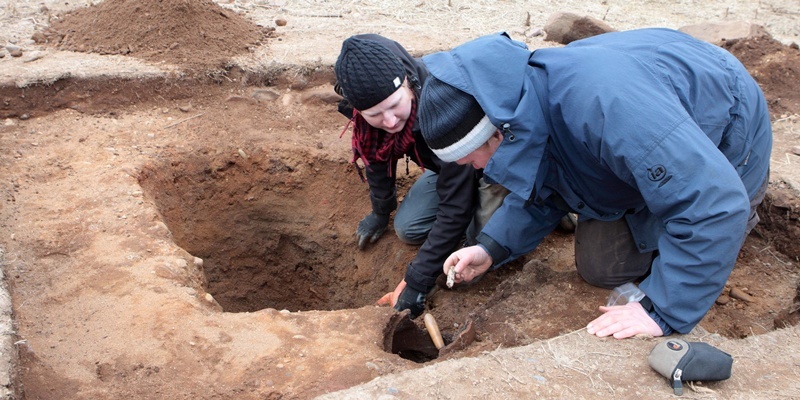 Archeaologists Melanie Johnson (F) and Leigh Carst , of  CFA Archeaology, Musselburgh examine Human bone found in   Bronze Age pot found near the Carlinwell Stone,(BG) at the Village of Airlie, Angus 5 miles from Kirriemuir. The stone toppled during the recent harsh weather and Historic Scotland commissioned the dig before the stone is rerected later this week. The pot is thought to be 3,500 years old and contains cremated human remains. It has been taken to for examination at the National Museum in Edinburgh and possible Radio Carbon dating of the contents, after wich it may be returned to the  Meffan Museum in Forfar for permanent display
Pic Phil hannah