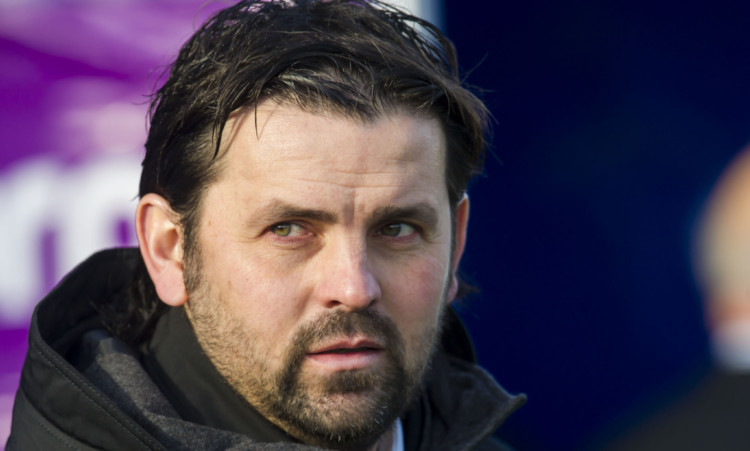 Paul Hartley is to hold talks with Craig Sutherland with a view to keeping him at Dens.