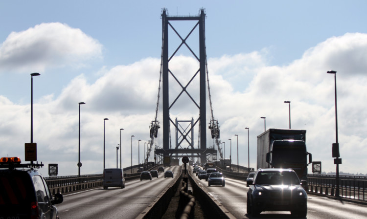 There are no plans to replace the deck on the Forth Road Bridge.