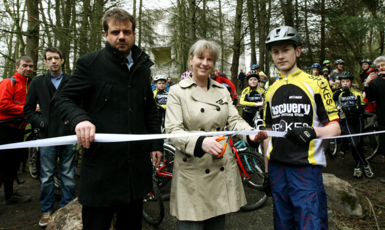 Sports minister Shona Robison cutting the ribbon with, left, Cllr Craig Melville - Convenor of the Environment, and Fraser Watt.