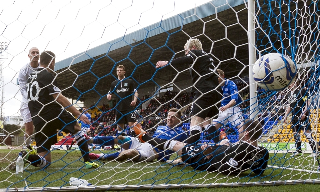 22/03/14 SCOTTISH PREMIERSHIP 
ST JOHNSTONE v HIBERNIAN
MCDIARMID PARK - PERTH
St Johnstone's Steven MacLean (centre) squeezes the ball over the line for the opening goal