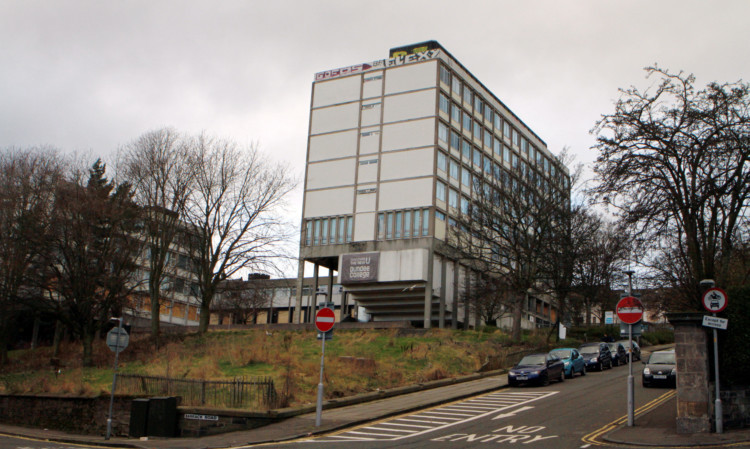 The former Dundee College campus on Constitution Road will go to auction with a guide price of £250,000.