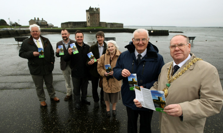 Lord Provost Bob Duncan, front right, with Hugh Begg of Broughty Ferry Community Council and, back from left, Robert Burns, Dundee Rotary Club; Adam Swan, director of Dundee Historic Environment Trust; Sandro Paladini, Broughty Ferry Traders; John Whyman, access officer at Dundee City Council; and local historian Nancy Davey.
