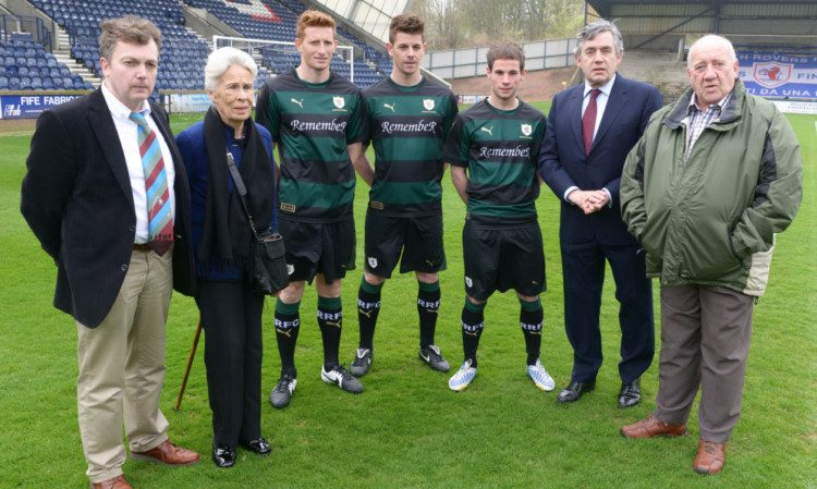 From left: McCraes Battalion researcher Jack Alexander, Janice Todd, players Jason Thomson, Dougie Hill and Kevin Moon, MP Gordon Brown and Alvin Scott.