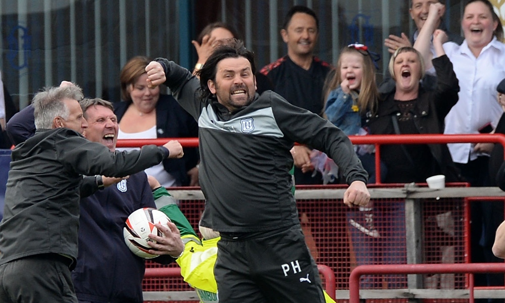 03/05/14 SCOTTISH CHAMPIONSHIP
DUNDEE v DUMBARTON
DENS PARK - DUNDEE
Dundee manager Paul Hartley jumps for joy after securing promotion in his first season