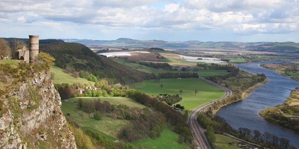 Kris Miller, Courier, 11/04/11. Picture today shows Kinnoull hill and River Tay in sunshine.