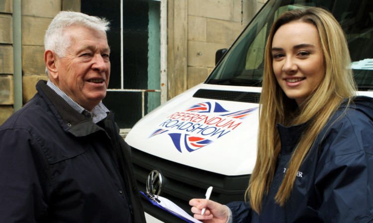 Kenny Henderson chats to Lauren McKinney of The Couriers Referendum Roadshow team.