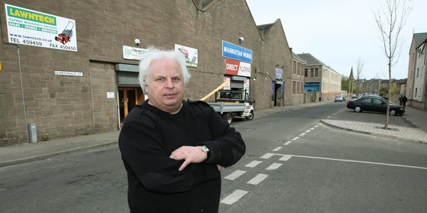 DOUGIE NICOLSON, COURIER, 14/04/11, NEWS.
DATE - Thursday 14th April 2011.
LOCATION - Dundonald Street, Dundee.
EVENT - Businesses compalin about new parking measures.
INFO - Brian Dunbar, Manager of Lawntech outside his premises.
STORY BY - Reporters.