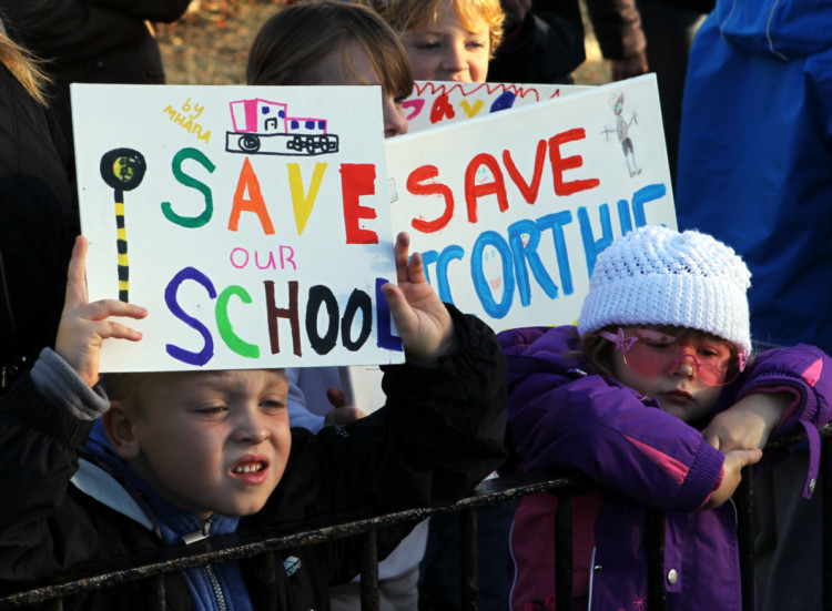 Parents and youngsters protesting outside Pitcorthie Primary School against the schools closure.
