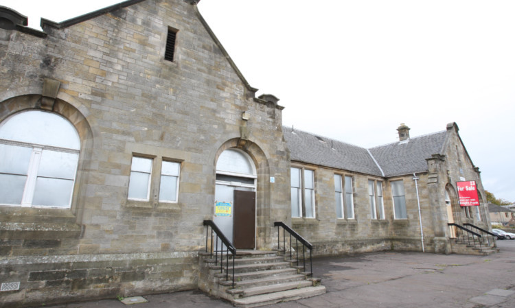 The former Kinross High School building has been recommended for demolition.