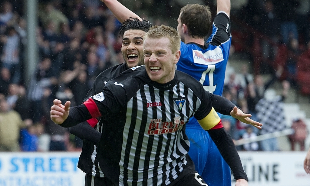 10/05/14 SCOTTISH CHAMPIONSHIP PLAY-OFF SEMI FINAL 2ND LEG
DUNFERMLINE V STRANRAER
EAST END PARK - DUNFERMLINE
Andy Geggan races off to celebrate after opening the scoring for Dunfermline