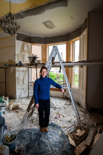 Steve MacDougall, Courier, Bank house, Airlie Street, Alyth. Picture of Eleanor Yearwood to accompany story about a poor home report resulting in her spending £32,000 to fix 10 years worth of dry rot. Pictured, Eleanor Yearwood in the worst effected room.