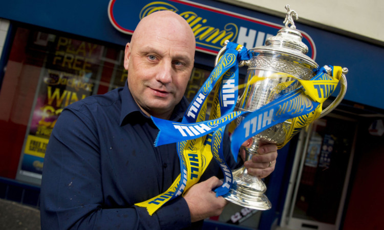 Gary Bollan with the Scottish Cup.