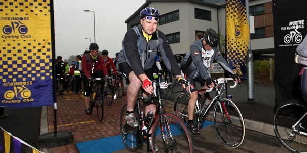 Steve MacDougall, Courier, Loch Leven Community Centre, Kinross. Hundreds of cyclists around Loch Leven for Kinross Sportiv cycling event. Pictured, some of the cyclists starting the event, including Ewan Paterson (front).