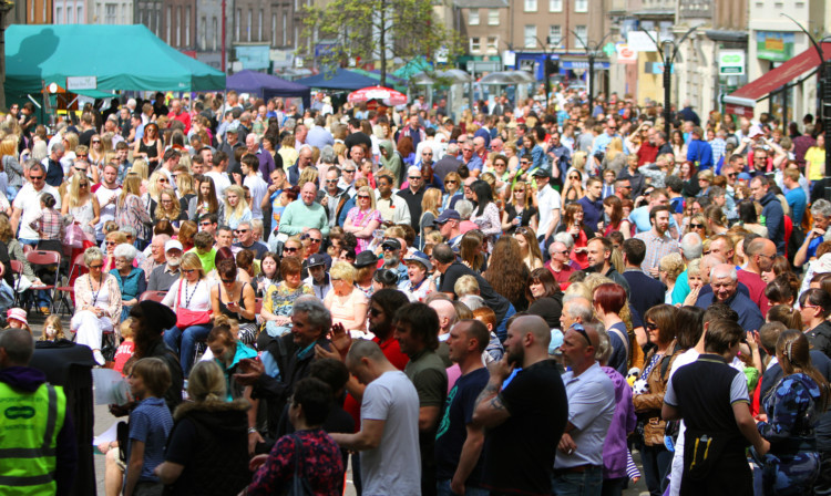 Kris Miller, Courier, 24/05/14. Picture today at Mo Fest music festival in Montrose shows people enjoying the free gigs in the sun.