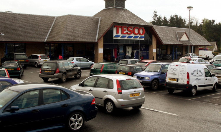 Plans to build a larger Tesco store in Cupar have been shelved.