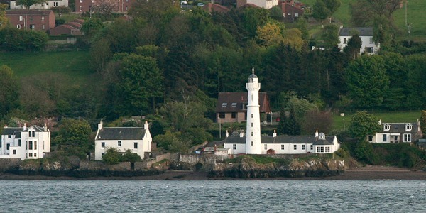 Kris Miller, Courier, 04/05/11. Picture today shows Broughty Ferry lifeboat passing the Tayport lighthouse on the Tay this evening.