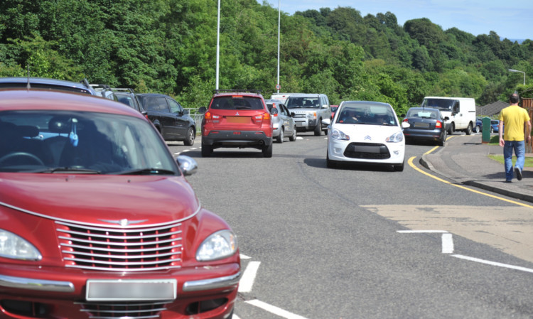 Cars queuing around Strathallan Primary School in Kirkcaldy.