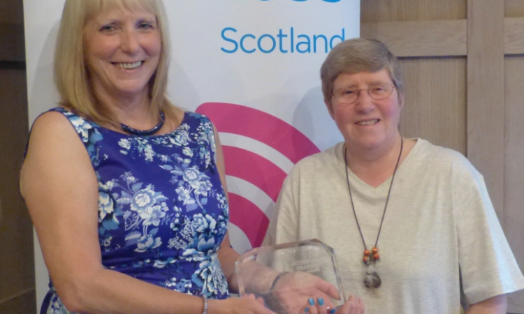 Arlene Goulding and Pam Lauter with the award.