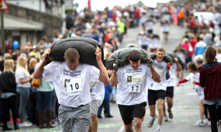 Runners tackle the kilometre-long coal race course in Kelty.