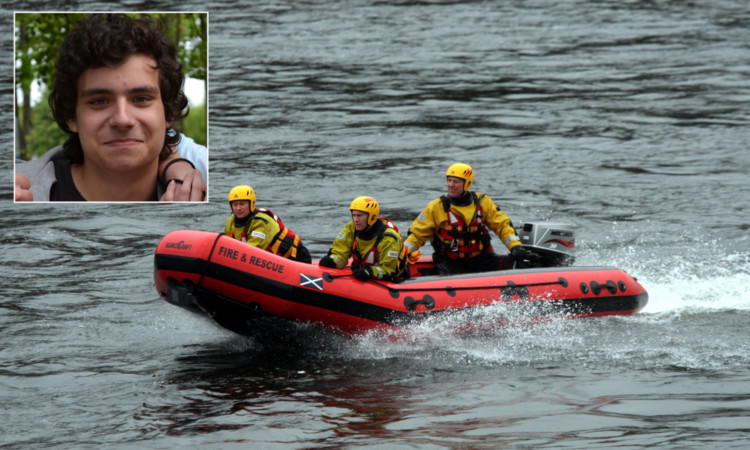 lthough the Scottish Fire and Rescue Service hold regular rescue training exercises on the Tay, new safety measures have been installed by the riverside following the death of Mateusz Wilamowsk (inset).