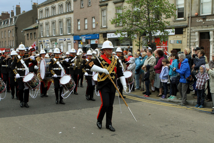The crew of HMS Montrose exercised the freedom of their Angus namesake with a parade in the town.