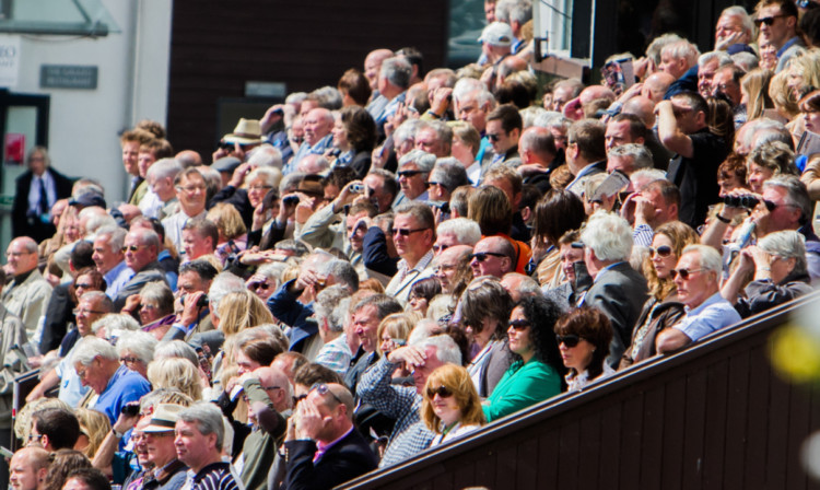 Crowds enjoying some fine weather.