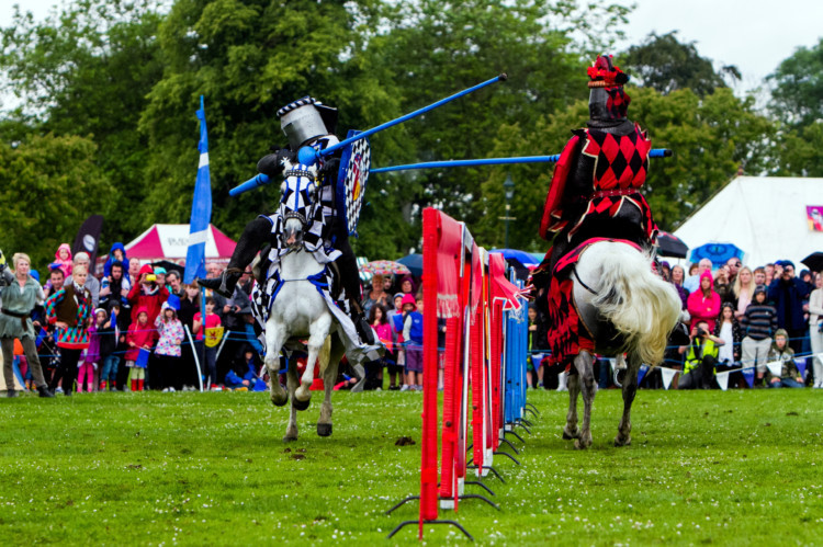 Dunfermline was taken back to medieval times for this years Bruce Festival. Thousands turned out to see knights do battle in the jousting tournament for the two-day event to mark the birthday of Robert the Bruce.