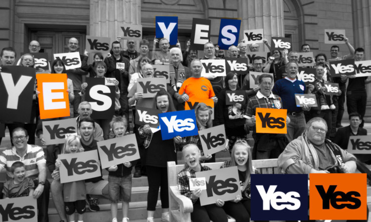 Independence supporters who follow Dundee United and Dundee FC gather in the City Square to promote their plans for a Yes advert.