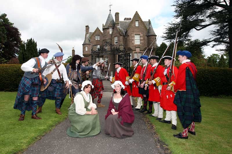 Steve MacDougall, Courier, Balhousie Castle, Perth. Re-enactments of battles by 'Verias Vincit'. Pictured, most of those that took part in the event.