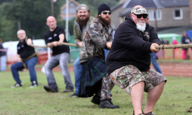 Duck Dynasty stars John Godwin and Jase Robertson take part in the tug of war at the Inverkeithing Highland Games at the weekend.