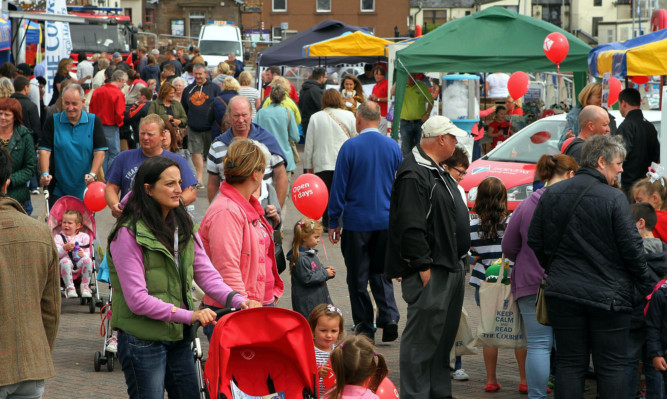 Crowds at Sea Fest 2014.