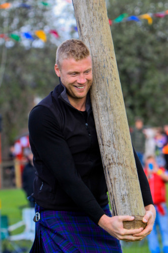 He may be a dab hand at cricket, but Andrew Freddie Flintoff failed to make the grade as a Scottish heavyweight athlete. The former England cricket captain embraced the traditions of caber tossing and hammer throwing at Crieff Highland Gathering but didnt manage to make it onto the scoreboard.