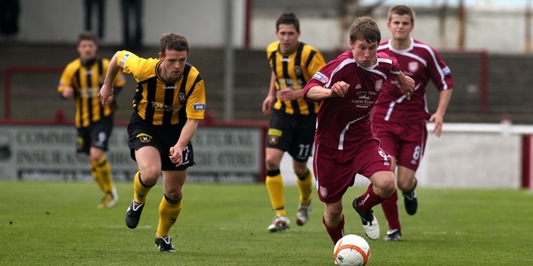 Steve MacDougall, Courier, Gayfield, Arbroath. Arbroath FC v East Fife FC. Action from the match. Pictured, Jamie McCunnie (EF) and Mitch Megginson (AFC).