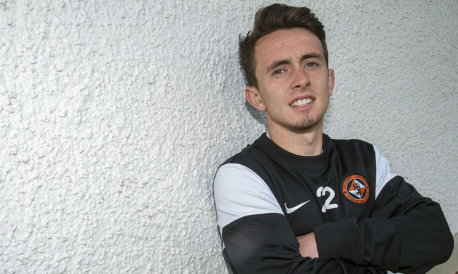Aidan Connolly has extended his contract with Dundee United.