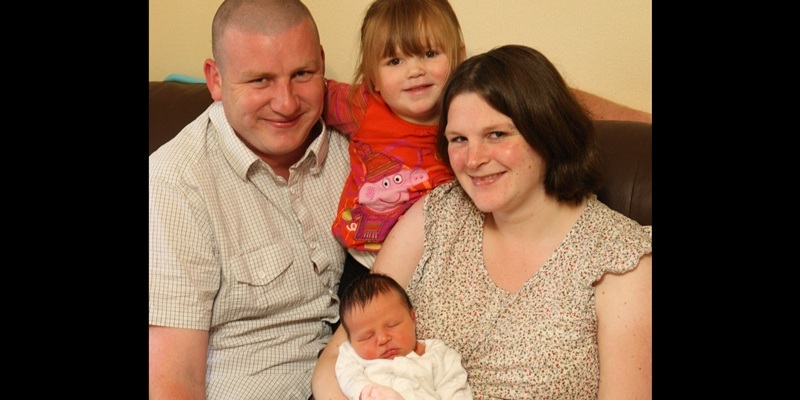 Steve MacDougall, Courier, 1 George Square (lower flat), Coupar Angus. Father delivers new baby. Pictured, left to right is Ian Stewart, daughter Sophie Stewart (aged 2), wife Shelley Stewart, holding newborn Abbie Stewart.