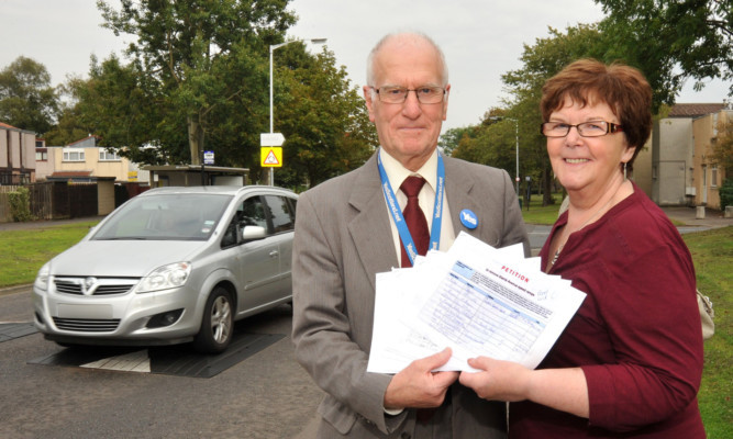 Elizabeth Hepburn and councillor Ross Vettraino on Glamis Avenue, Pitteuchar, at the crossing outside Pitteuchar East Primary School.