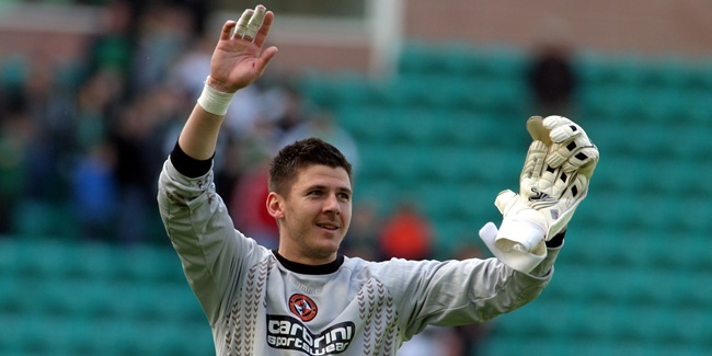 Football, Hibs v Dundee United.    United's Lukasz Zaluska at the end of the match