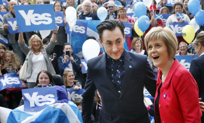 Nicola Sturgeon and actor Alan Cumming outside the Yes Kelvin campaign hub in Glasgow.