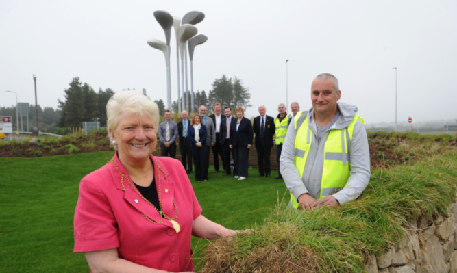 Provost Liz Grant and Sandy Ferrier of the community payback team with councillors and contractors representatives, and Reece Keiller gets up close to the Ryder Cup.
