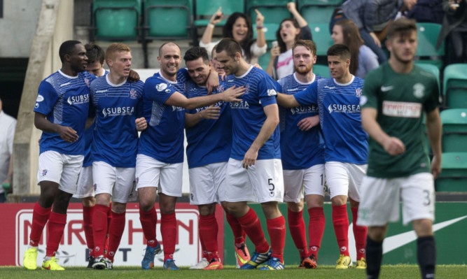 Sean Higgins, centre, celebrates with his team-mates after levelling for Cowdenbeath.