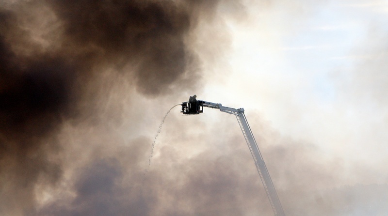 Fire at Kettle Produce, Freuchie, Fife - The thick black smoke making fighting the fire difficult for this crew